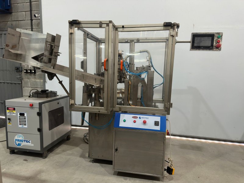 ENVASADORA DE BISNAGA PLÁSTICA - TGM